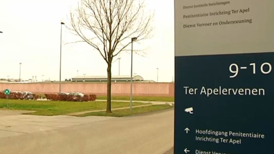 Een groep van honderd gevangenen wil weg uit Ter Apel (Rechten: RTV Noord)