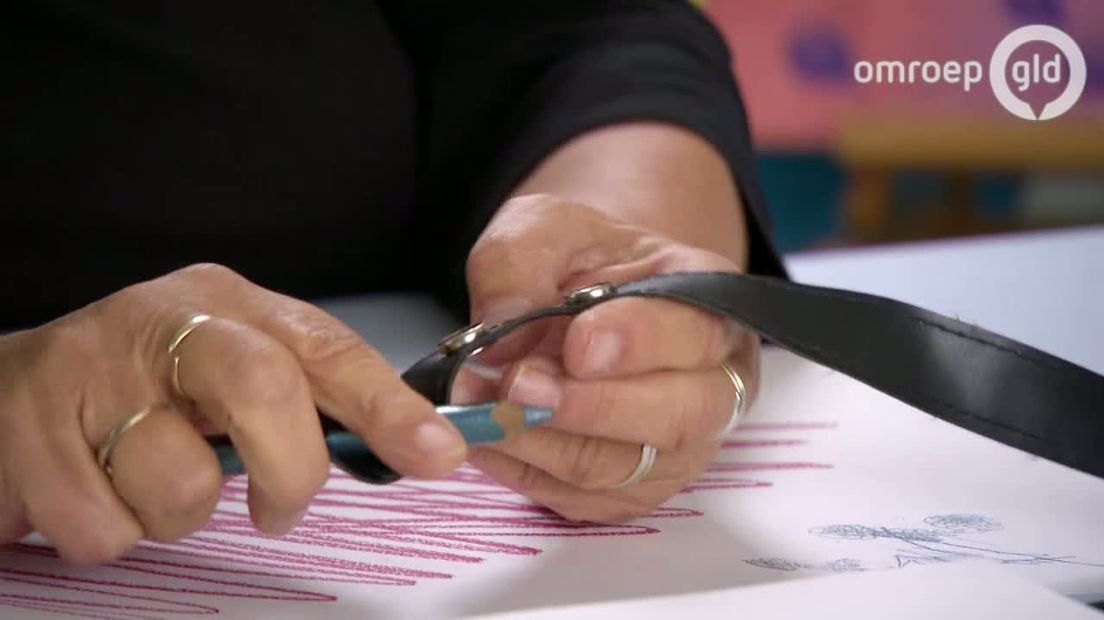 "Mijn rouw is rauw en altijd aanwezig." Ineke Oosthoek verloor haar beide dochters, Martine en Emmy.