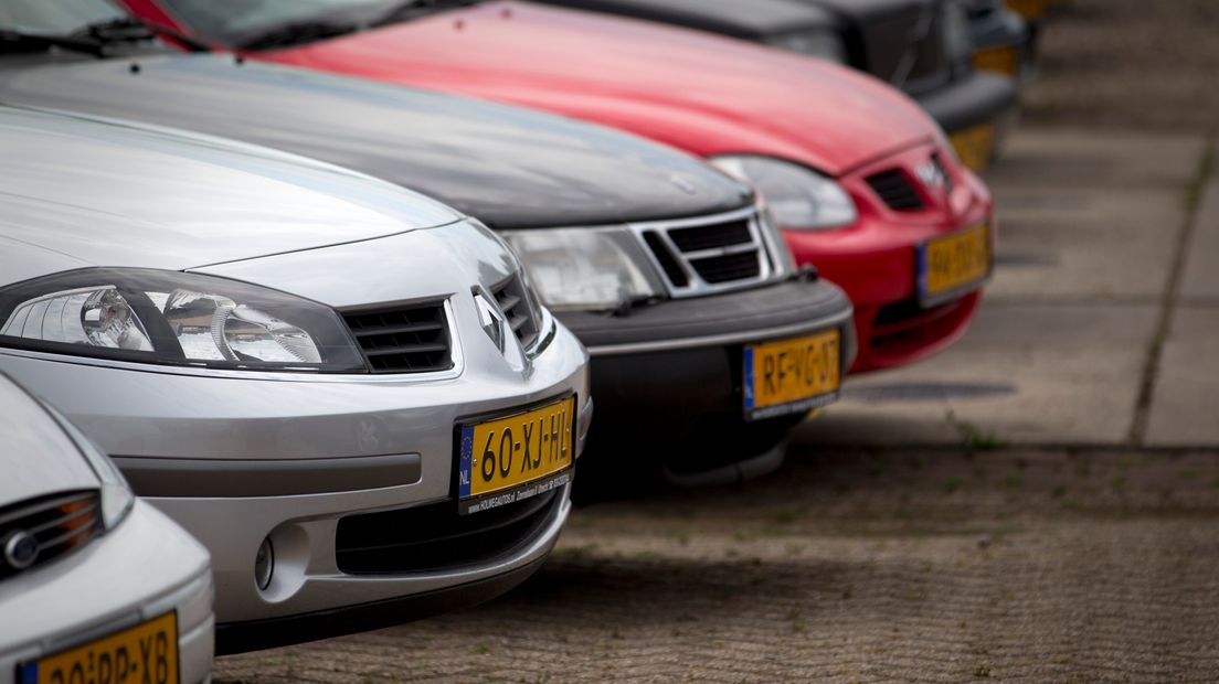 Bij stadion GelreDome in Arnhem is voortaan elke week een automarkt. Deze maandag zijn er naar verwachting tussen de 100 en 200 auto's. In de toekomst worden dat er mogelijk meer.