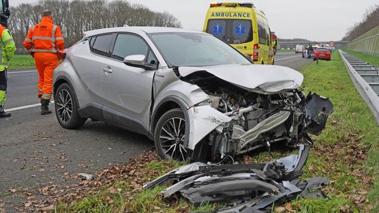 Gewonde door ongeluk op A37, tweede inzittende komt met schrik vrij. Gewonde door ongeluk op A37, tweede inzittende komt met schrik vrij.