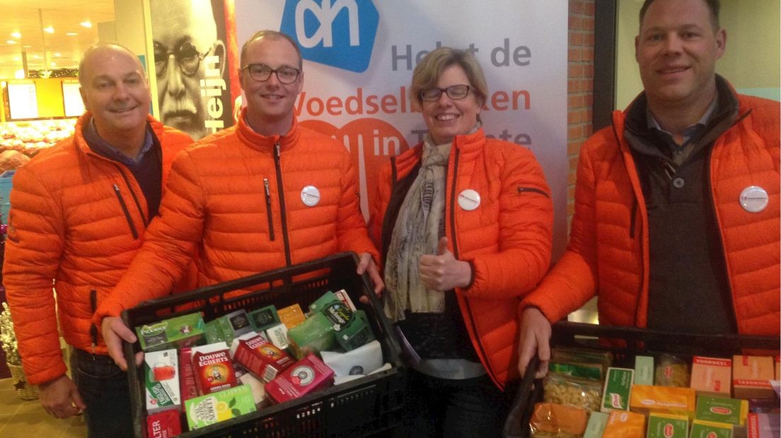 Rabobank Enschede-Haaksbergen steekt de handen uit de mouwen voor de Voedselbank