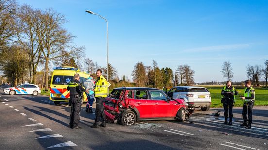 Kettingbotsing in Schoonebeek, meerdere gewonden. Kettingbotsing in Schoonebeek, meerdere gewonden.