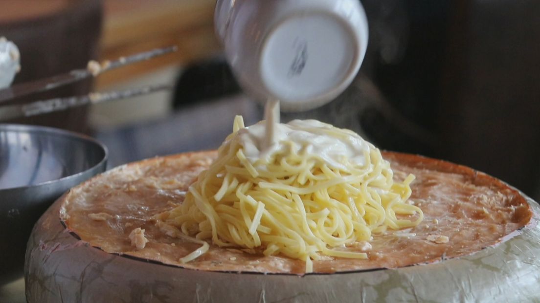 Regelmatig verdwijnt er eten in de prullenbak