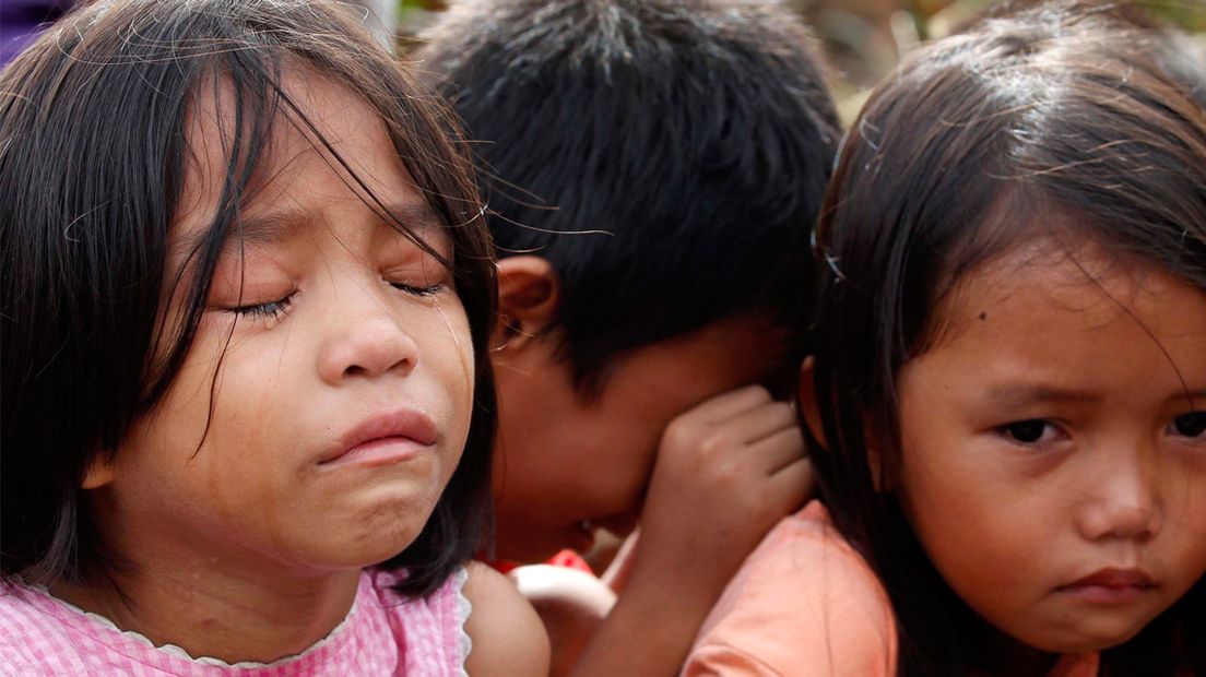 storm filipijnen huilende meisjes