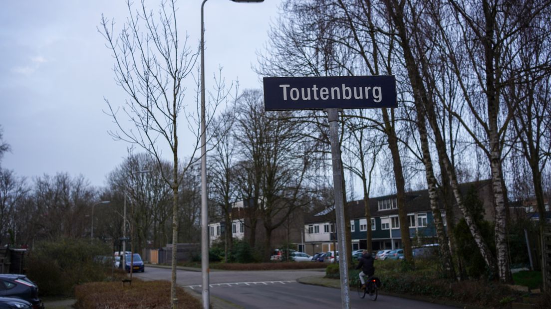 De Toutenburg in Deventer, het is niet bekend of in dit deel van de straat het zedendelict heeft plaatsgevonden.