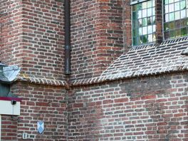 Koperdieven halen regenpijpen van de Stefanuskerk in Beilen