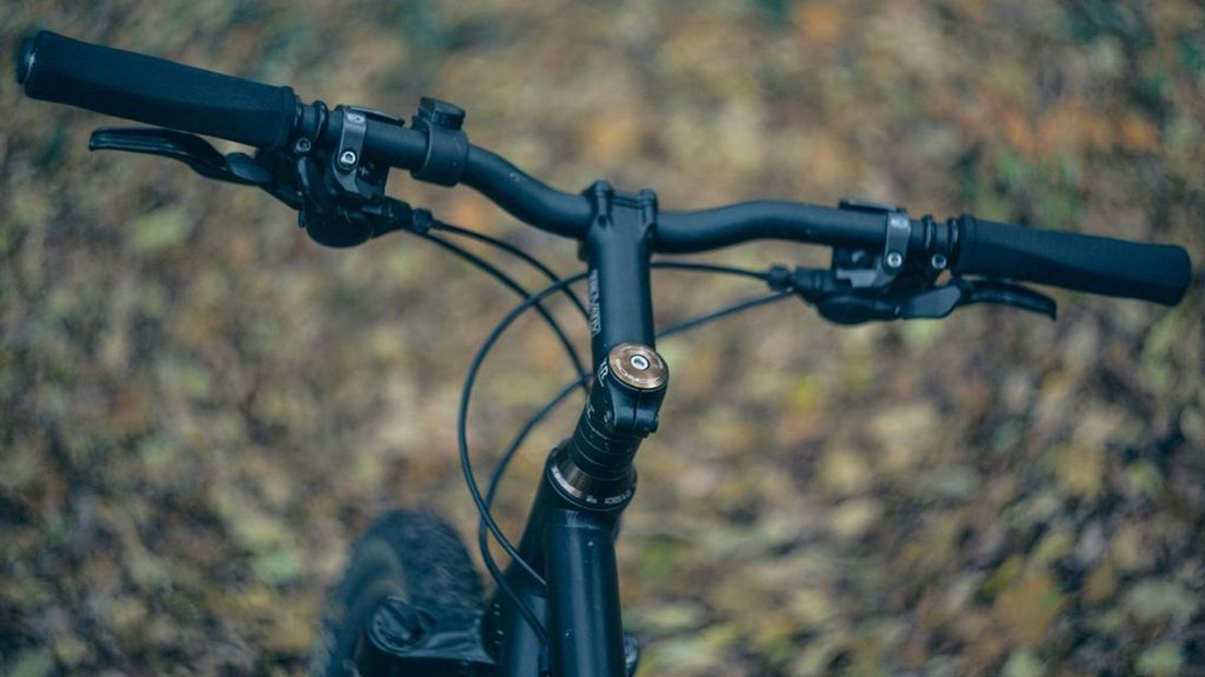De 8-jarige jongen was weggefietst op een mountainbike.