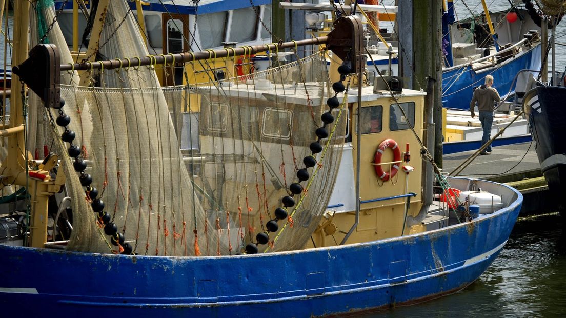 Een garnalenkotter in de haven van Lauwersoog.