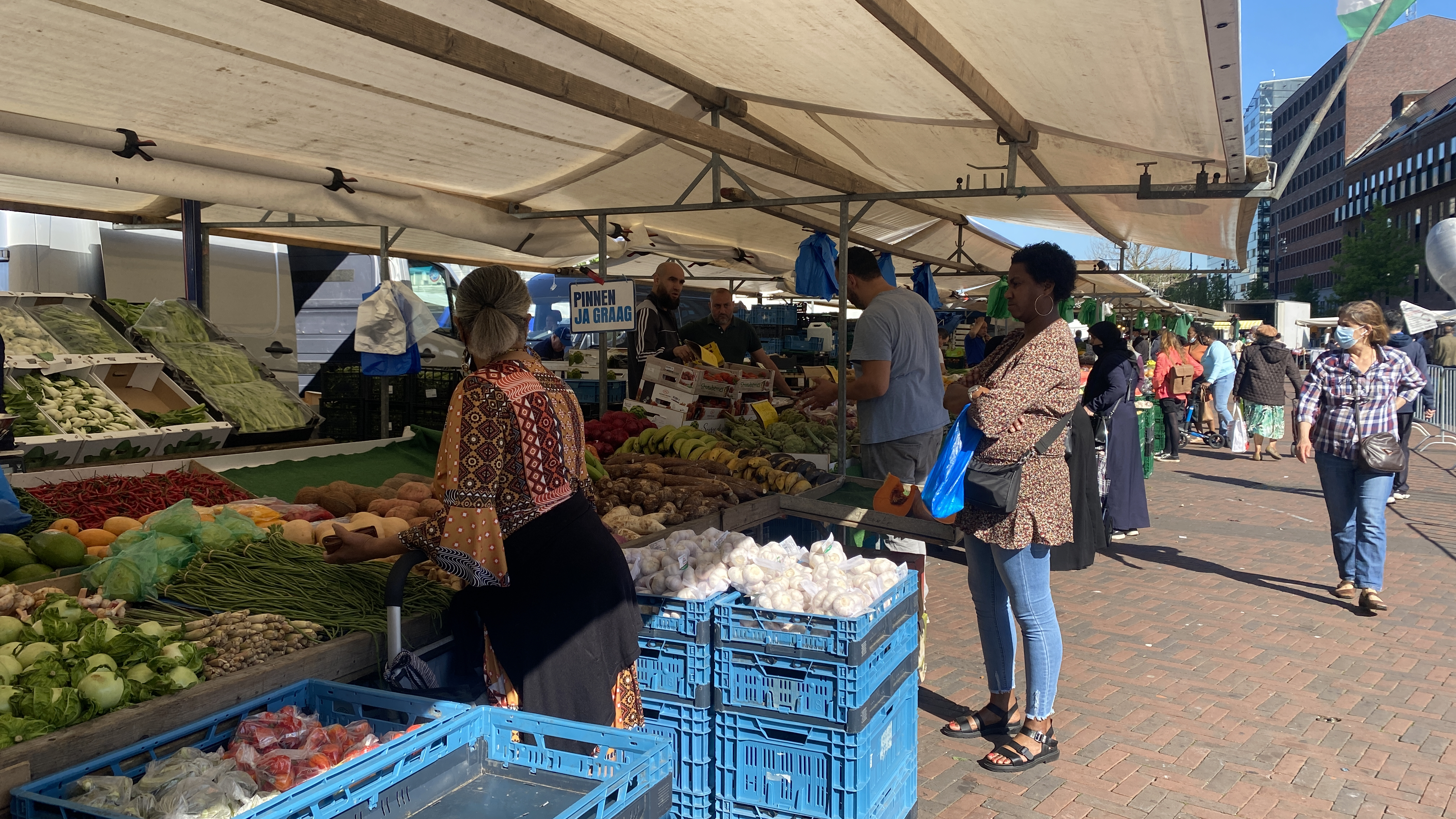 De markt op de Binnenrotte in Rotterdam.