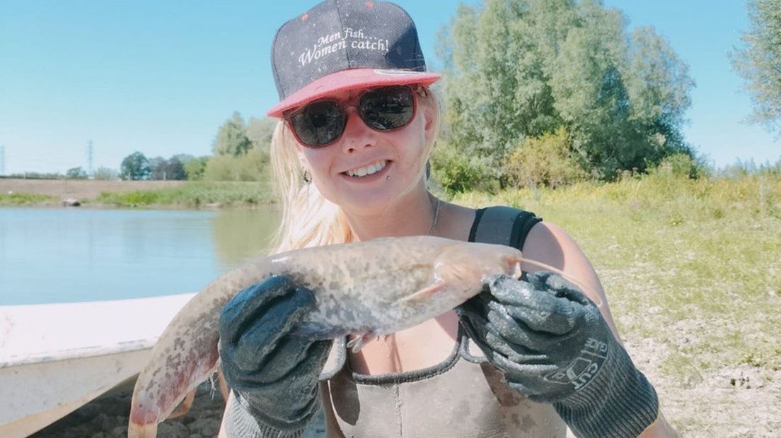 Bianca Valk met een meerval(letje)