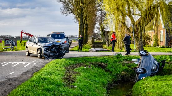 112-nieuws | Botsing tussen fatbike en autootje - Auto belandt in sloot, duikers vinden niemand. 112-nieuws | Botsing tussen fatbike en autootje - Auto belandt in sloot, duikers vinden niemand.