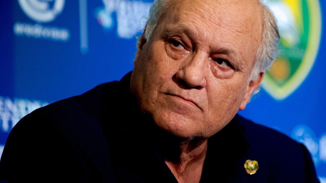 Martin Jol stopt als hoofd van het technisch hart van ADO