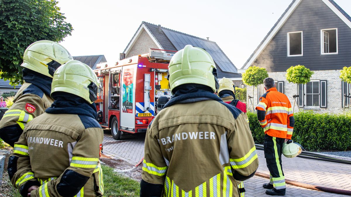 Veel schade bij woningbrand in Elahuizen, ook aan elektriciteitskast