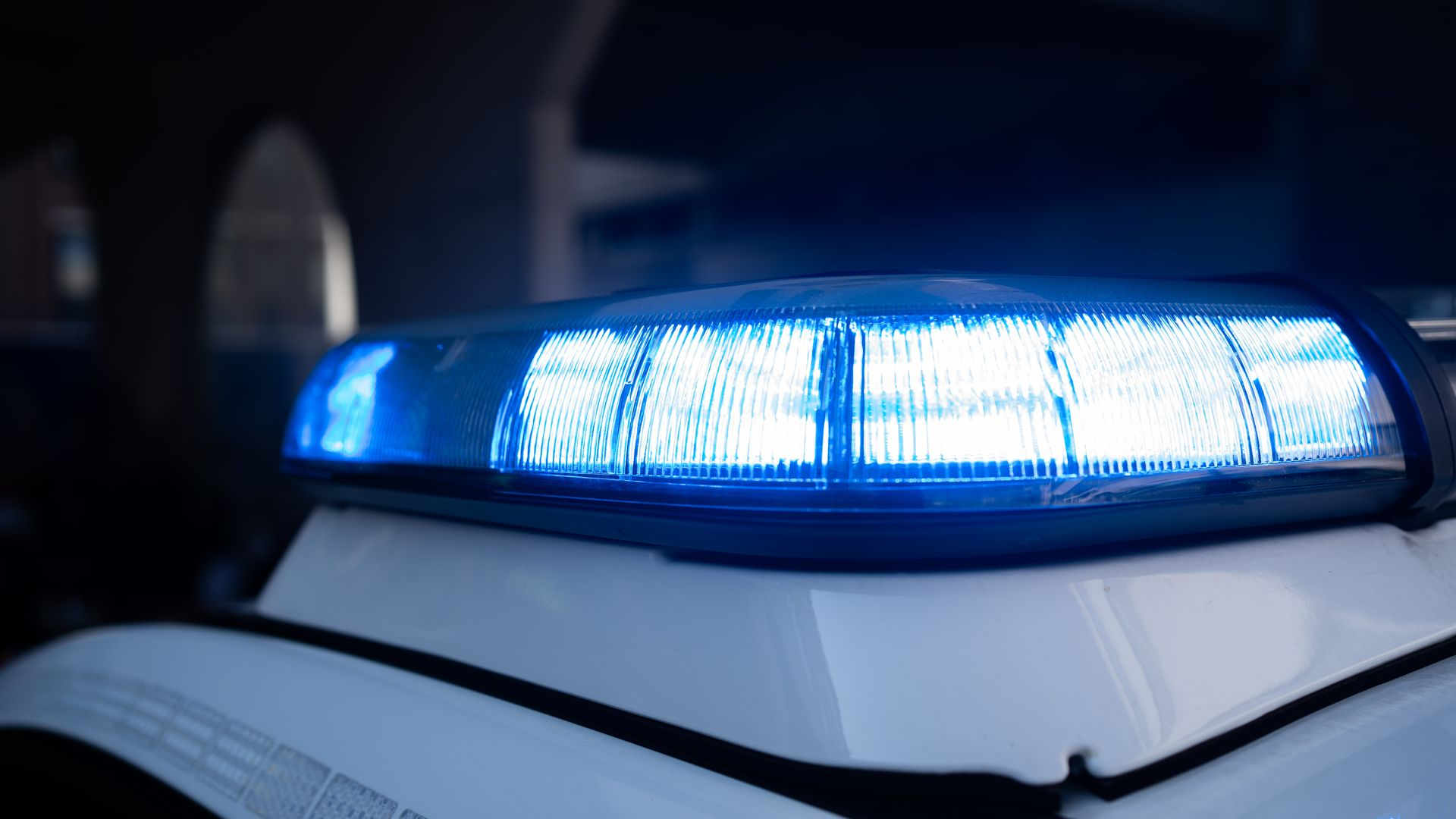 Politieactie op snelweg, twee rijstroken A50 dicht