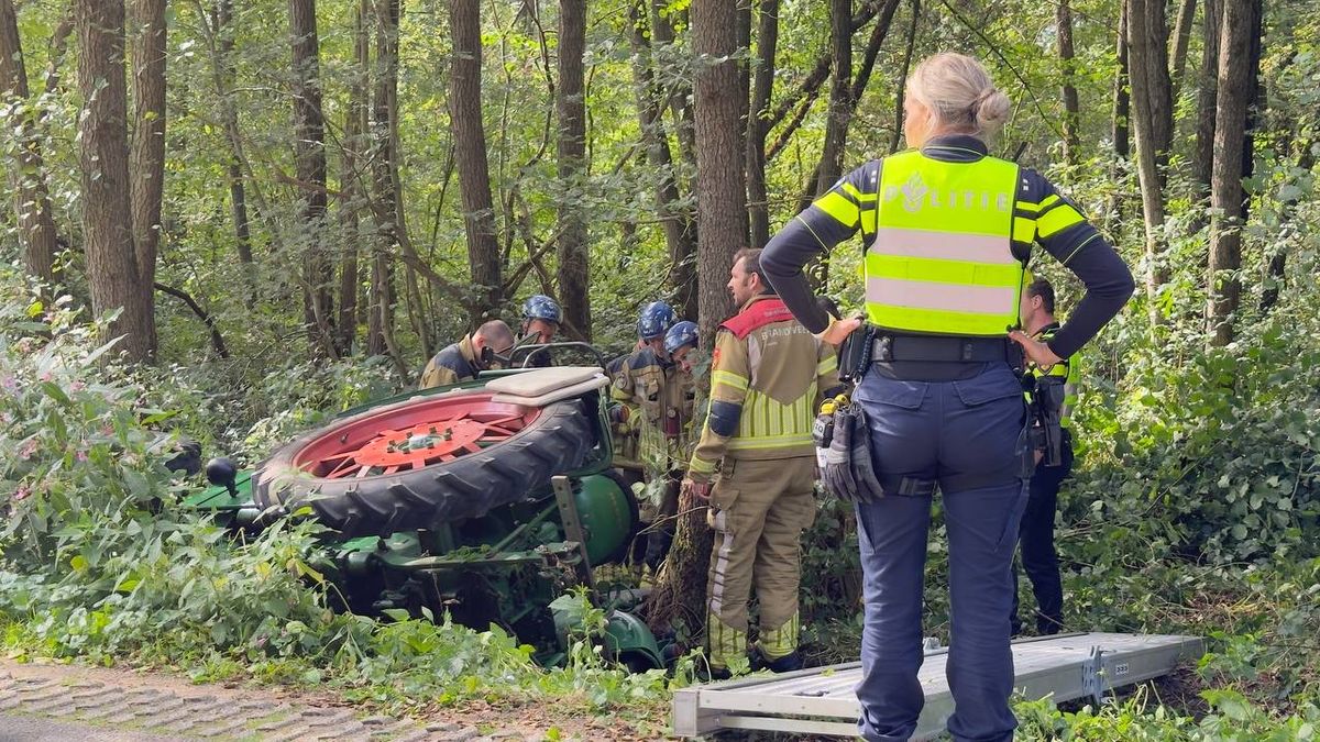 Trekker belandt in sloot bij Deurningen
