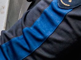 De douane neemt spullen in beslag van de Poolse supermarkt