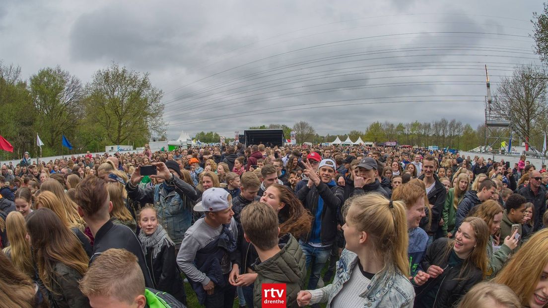 Feest tijdens het Bevrijdingsfestival Drenthe (Rechten: RTV Drenthe/Kim Stellingwerf)