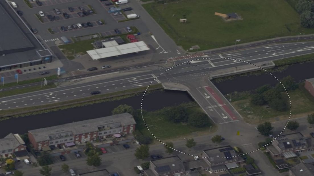 De De Waardbrug waar de beroving plaatsvond