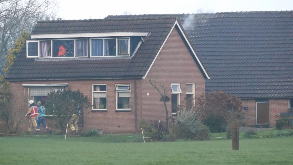 Vuurwerk ontploft in huis in Tiendeveen: man raakt ernstig gewond