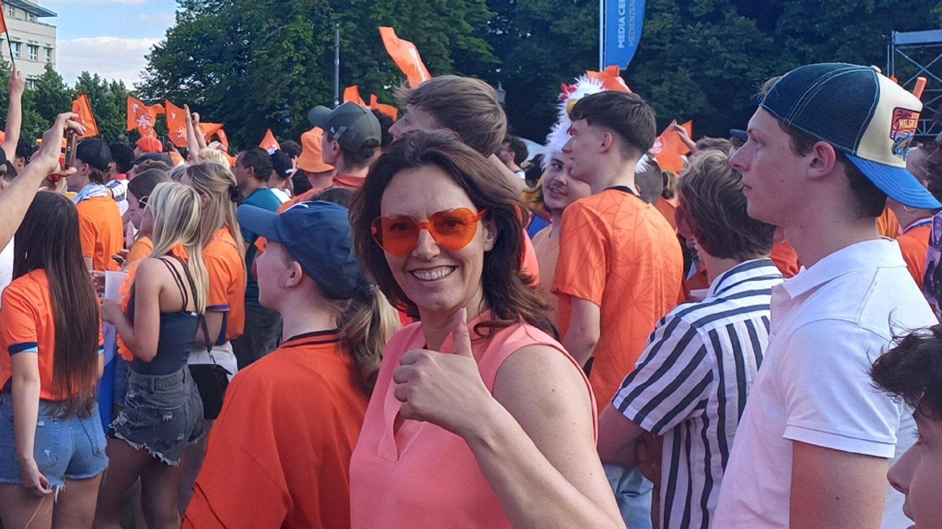 Miranda Meijerman in Berlijn genoot van de oranje EK-sfeer: "Overweldigd door de supporters"