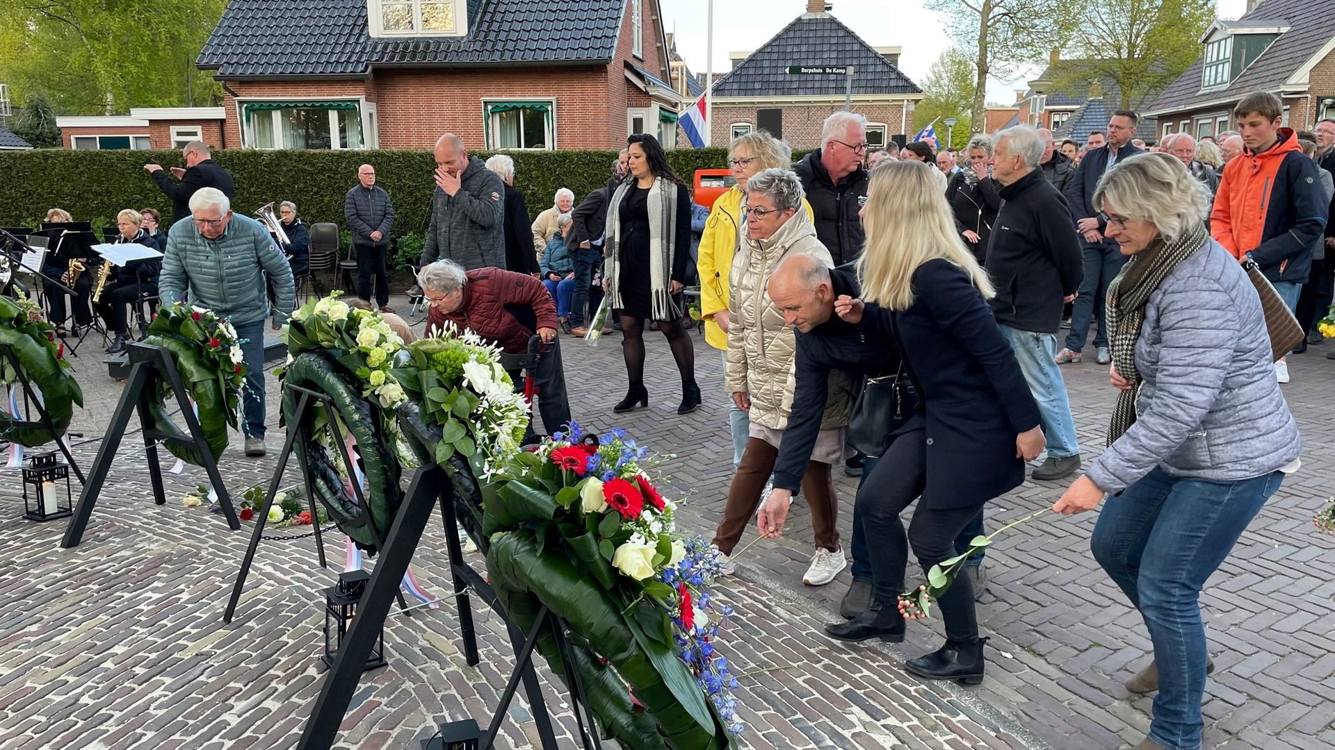 Dodenherdenking in Sumar, bij het monument De Melkbus