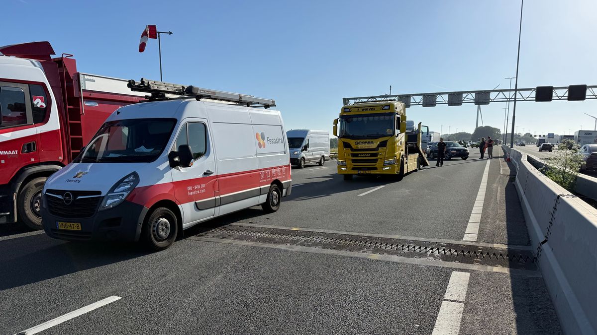 112 Nieuws: alle rijstroken weer vrij na ongeval op A1 bij Deventer | Twee auto's in vlammen op