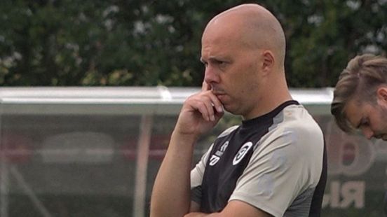 Duivenvoorden over nieuwe spelers: 'Ik ga directie De Graafschap niet afvallen.'