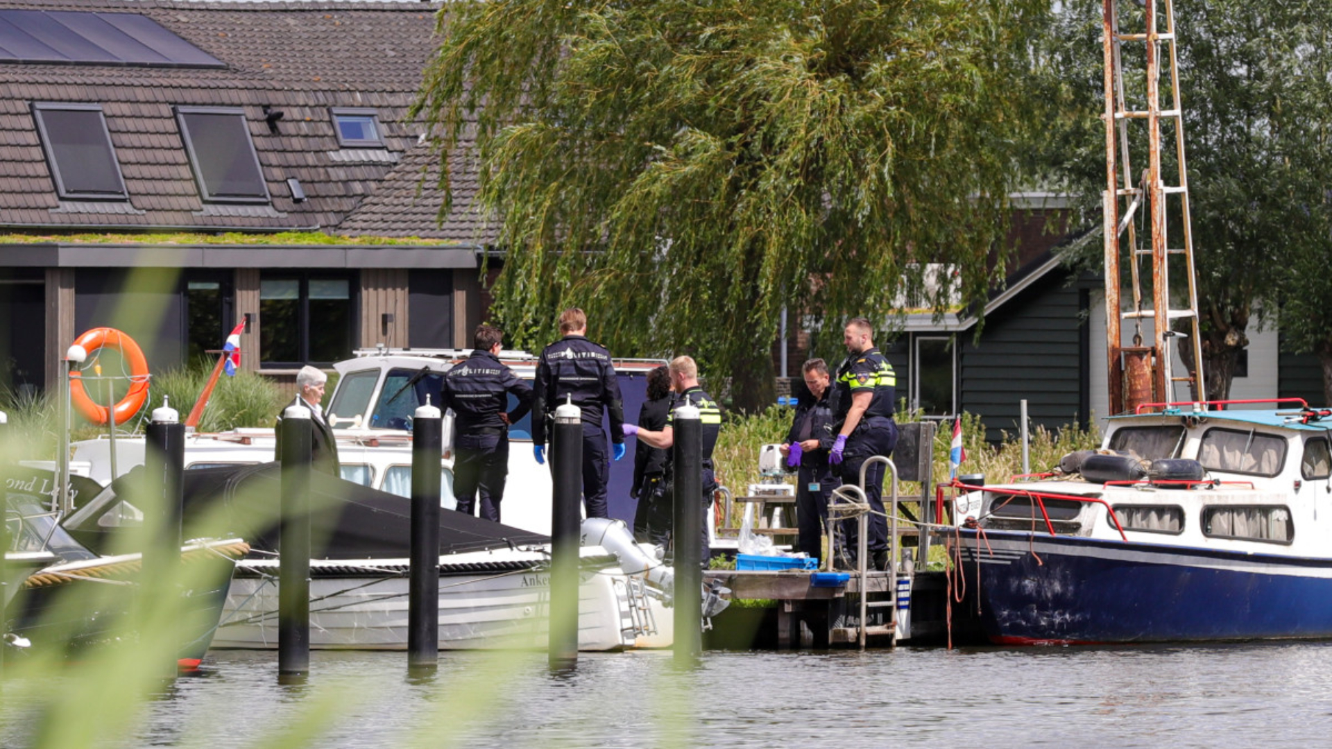 Overleden man gevonden op bootje, politie gaat uit van natuu
