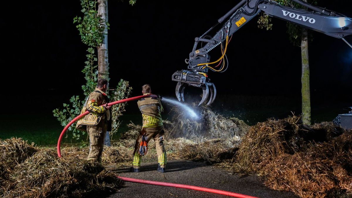 Meerdere brandende hooibalen op verschillende plekken in Overbetuwe