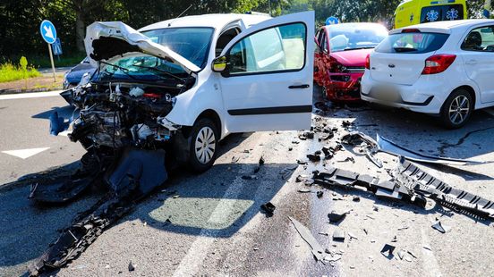 Gewonden en ravage bij ongeval. Gewonden en ravage bij ongeval.