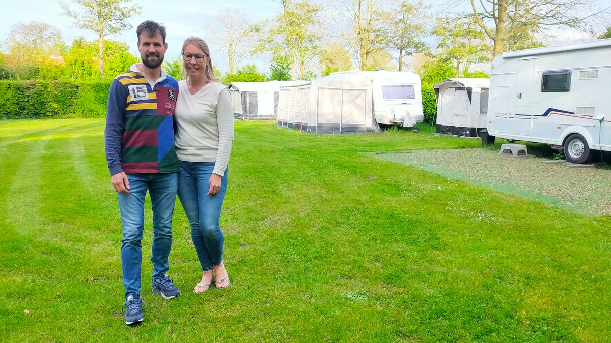 Ik Vertrek-taferelen in Scharendijke: Rotterdammers zonder ervaring nemen camping over