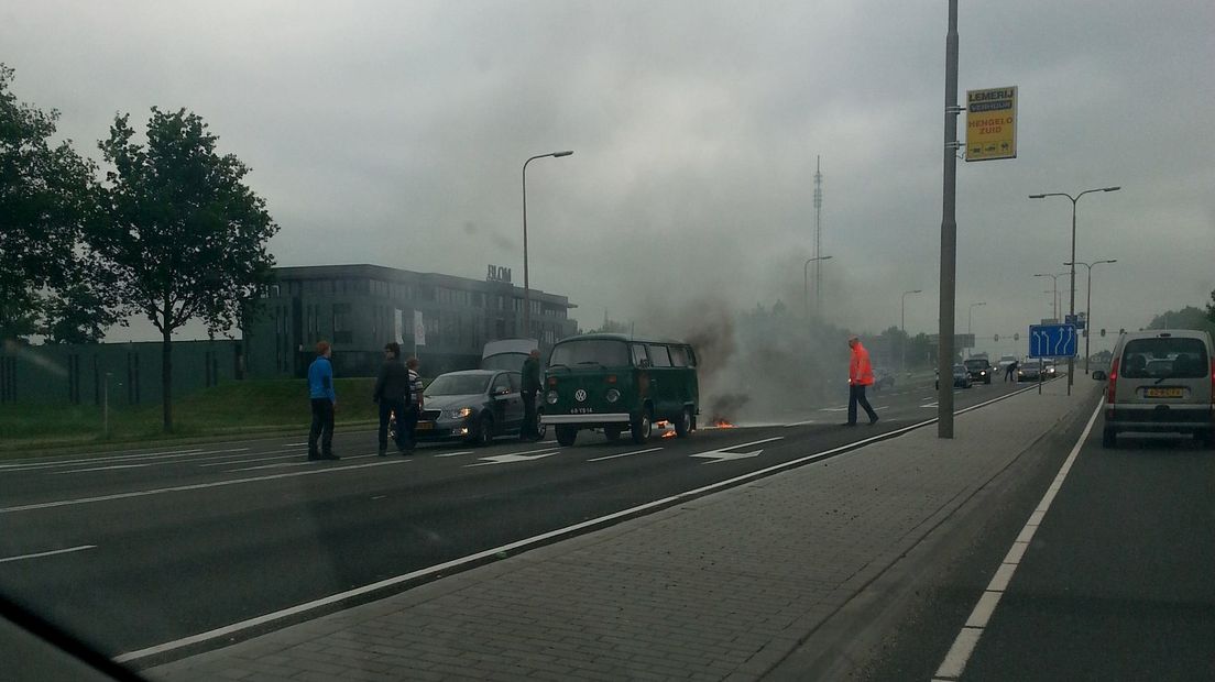 Oldtimer Volkswagen bus in de brand