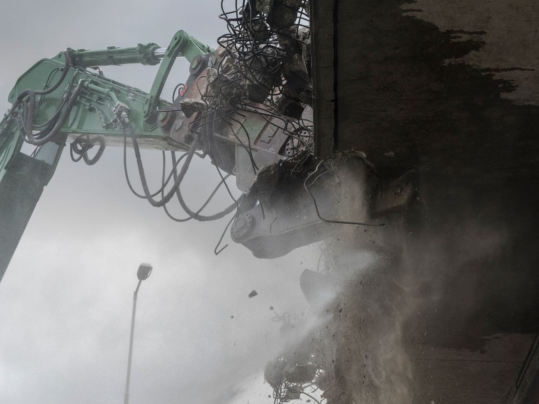 Sloop voetgangersbrug bij Ahoy van start