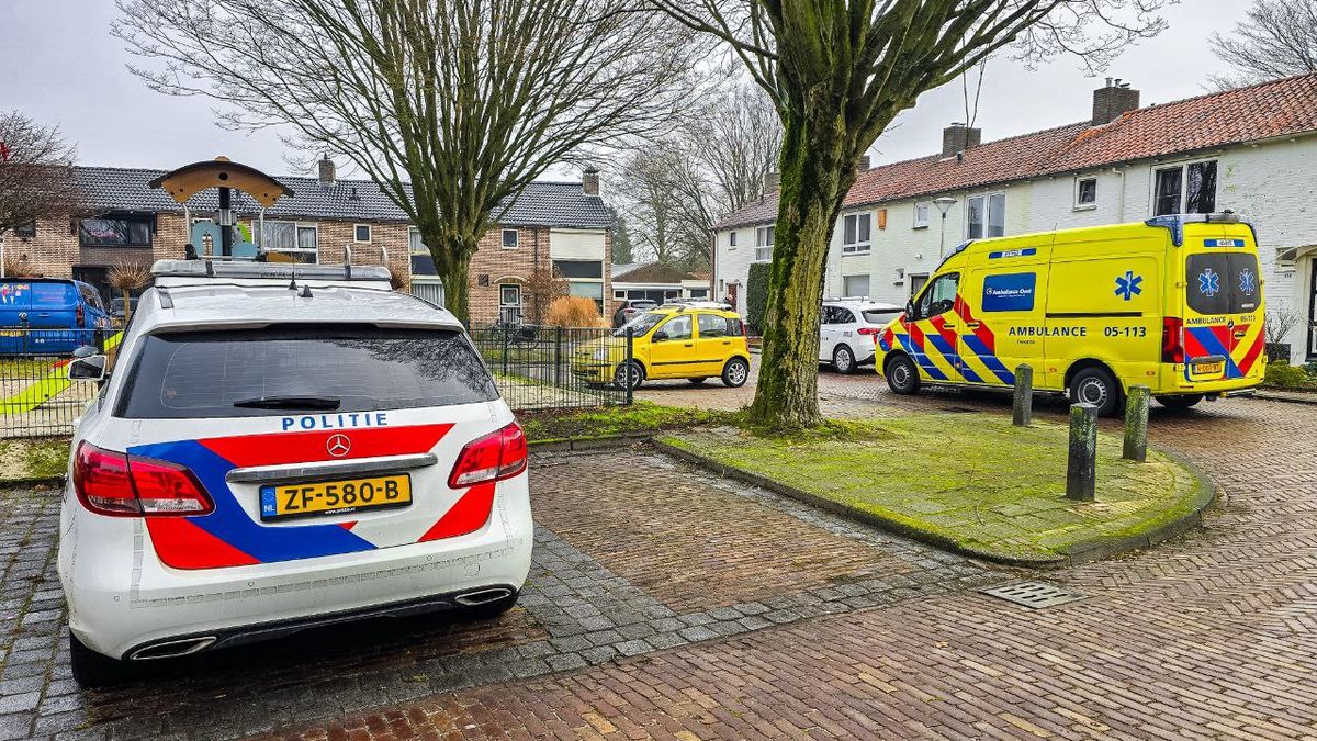 Politie onderzoekt mogelijk steekincident bij woning in Enschede