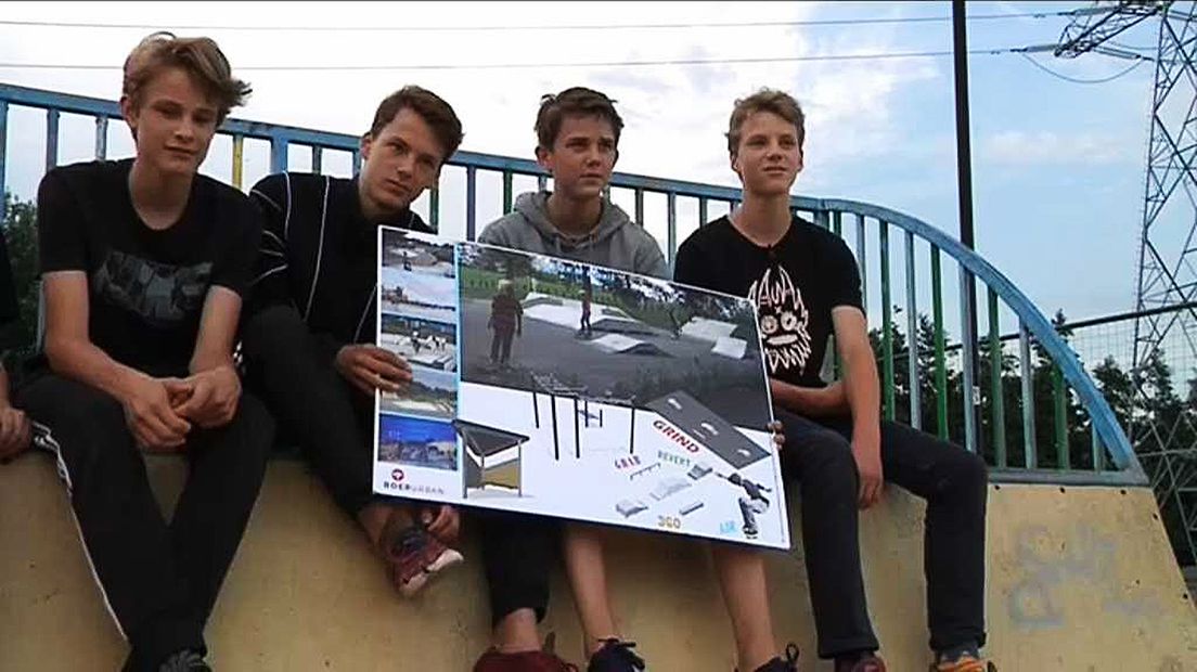 De Bunnikse jongeren met hun skateparkplan.