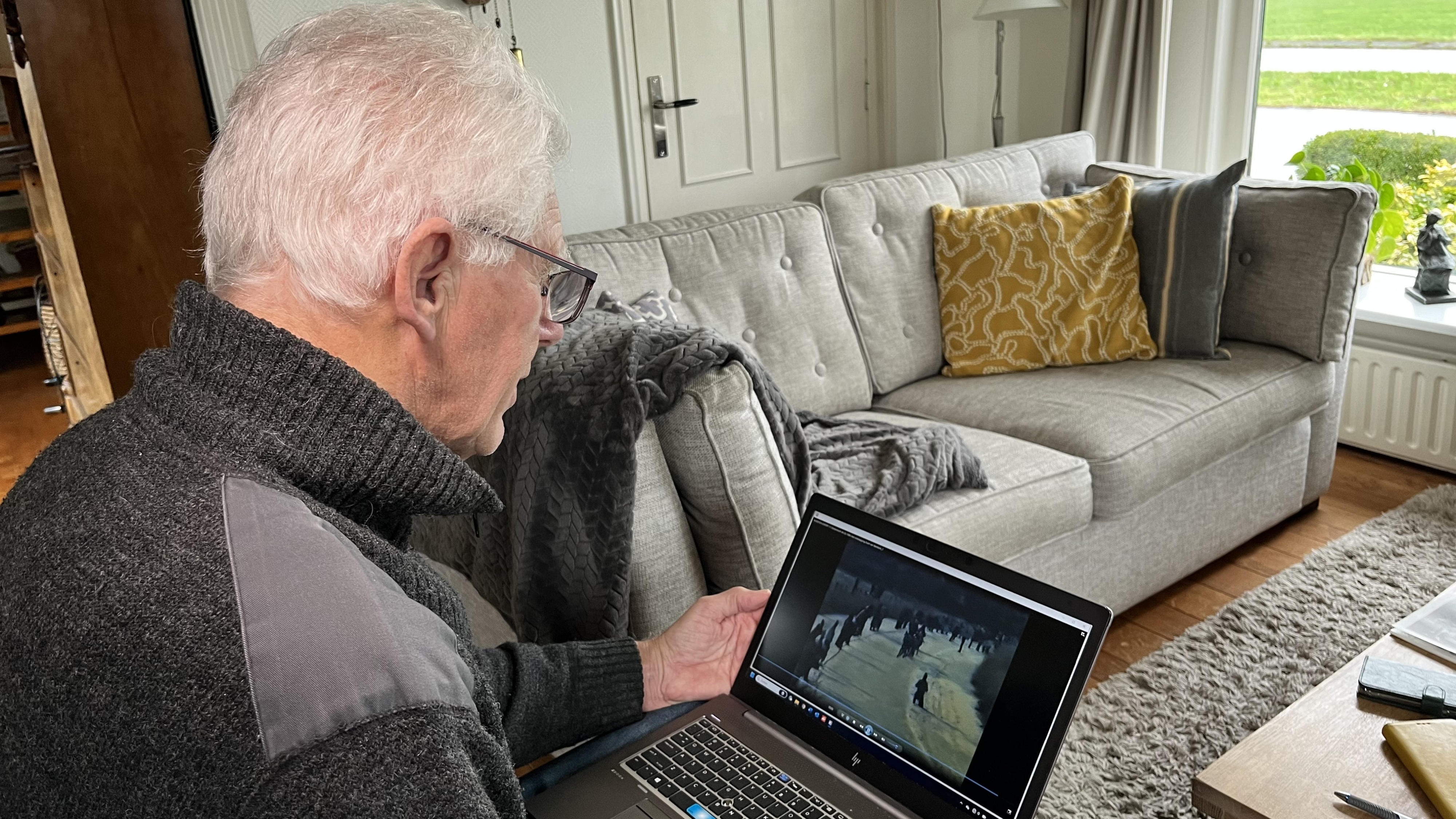 Rein Jonker foar de laptop