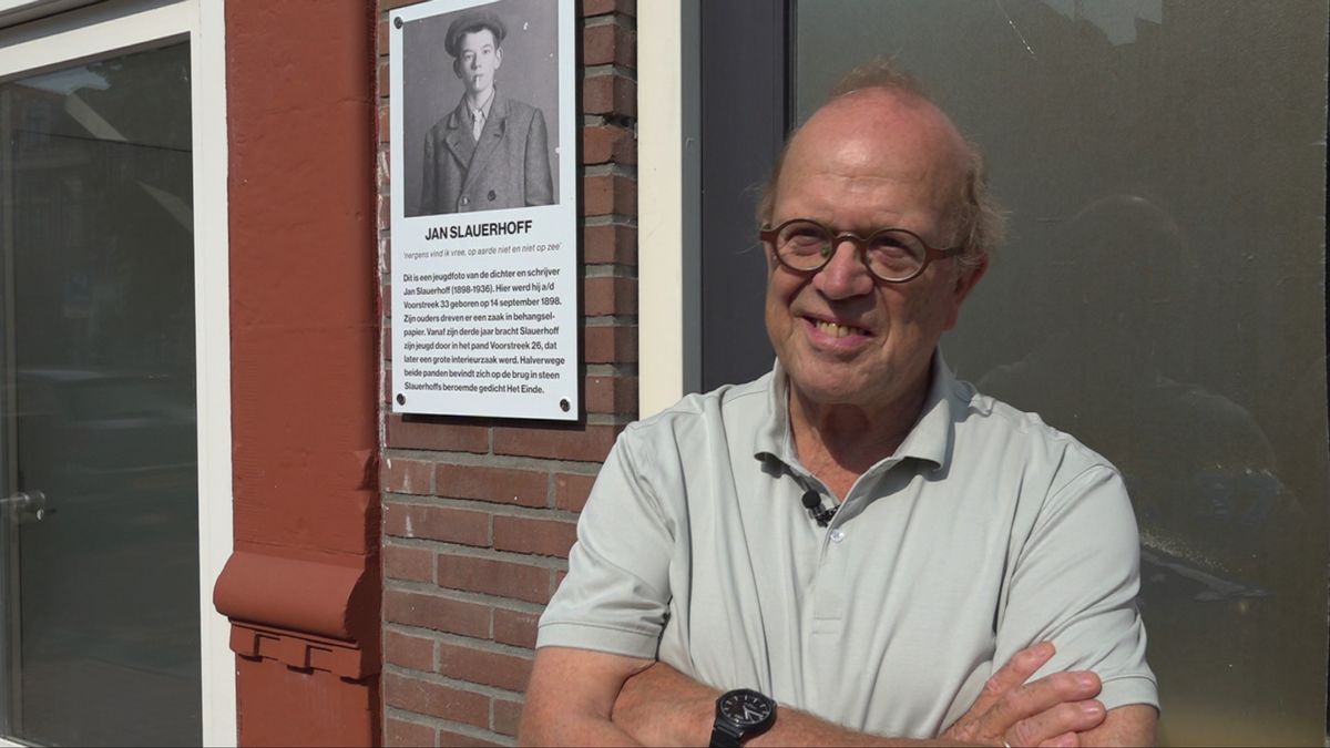 Peter de Haan uit Leeuwarden verzamelt geen postzegels, maar plaquettes