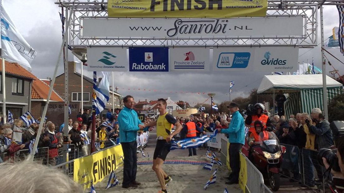 Sébastièn Schletterer met Lein Lievense bij de laatste zege van de atleet in 2009