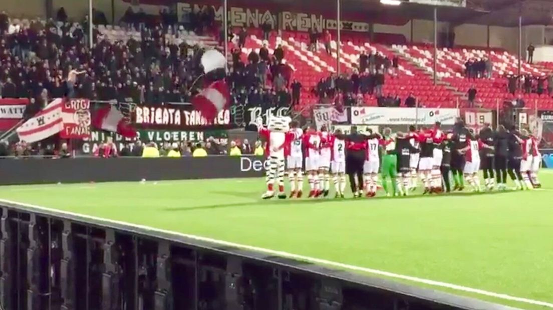 FC Emmen viert feest na de vijfde zege op rij