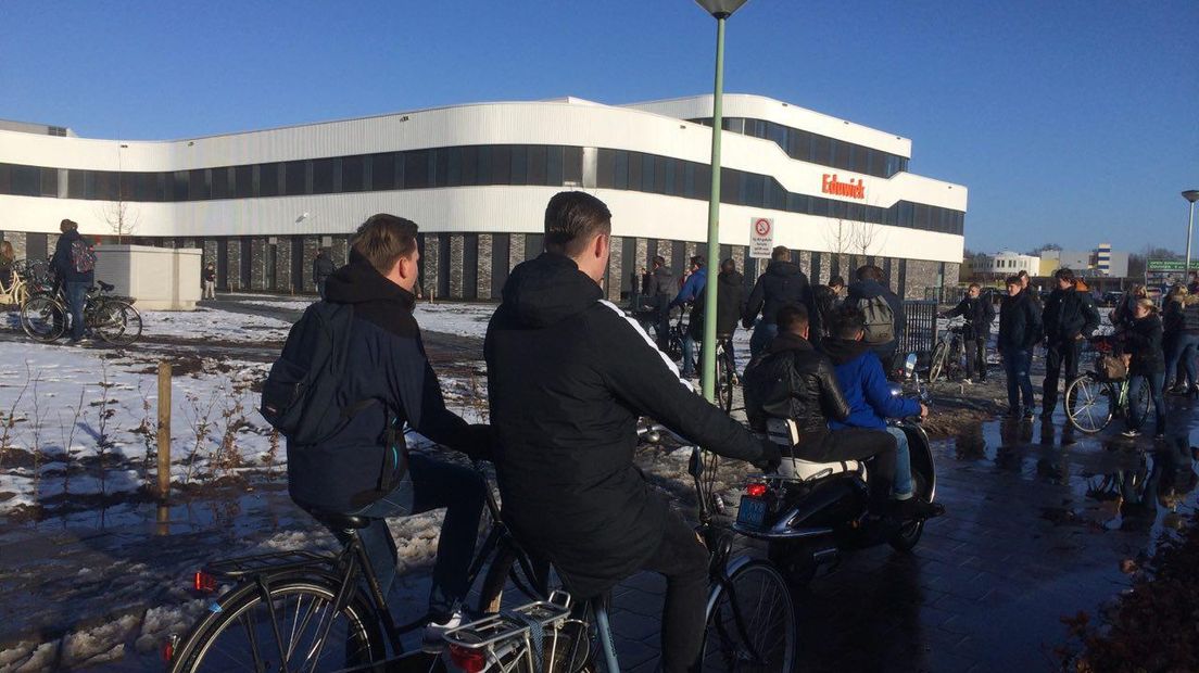 1100 leerlingen nemen voor het eerst een kijkje in hun nieuwe school (Rechten: Hielke Meijer / RTV Drenthe)