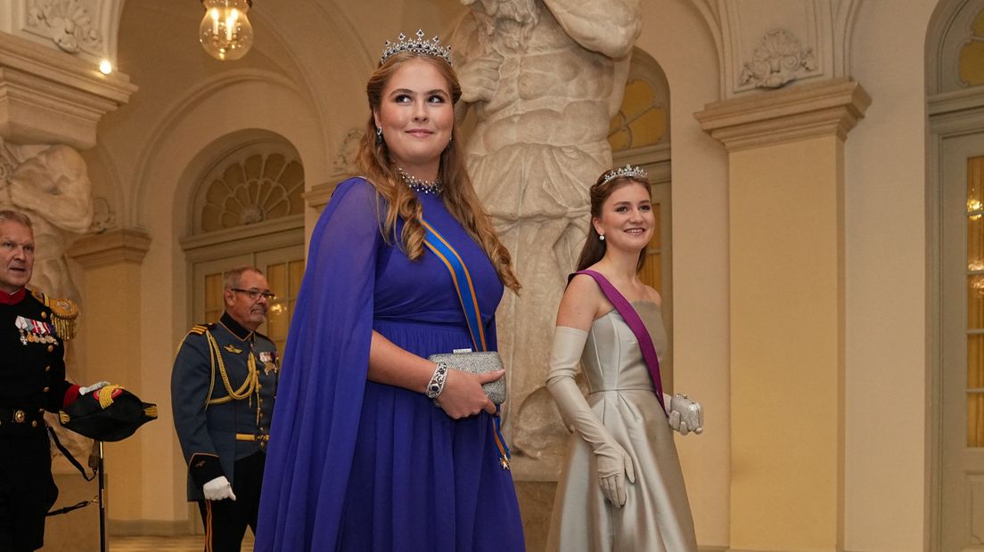 2023: Prinses Amalia en Prinses Elisabeth van België arriveren voor een galadiner