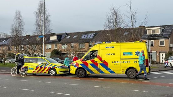 Fietser gewond na botsing met auto in Amersfoort. Fietser gewond na botsing met auto in Amersfoort.