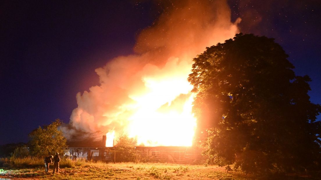 De brand aan in het leegstaande pand Voorweg in Zoetermeer begon als een middelbrand