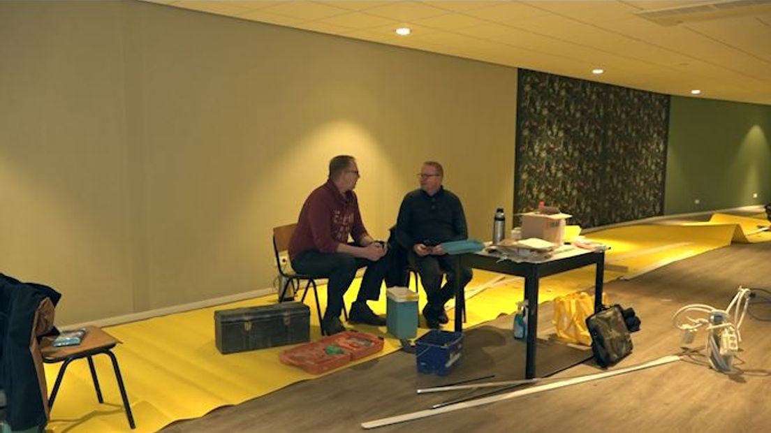 'We hebben echt getwijfeld of we wel door wilden na de brand, maar nu de knoop is doorgehakt gaan we ervoor. ' Richard Velzing-Westerink en zijn man Marco moesten wel even bijkomen nadat hun zaak op oudjaarsdag uitbrandde. Mede dankzij veel lieve berichten van klanten keert de winkel volgende week terug in een nieuw pand.