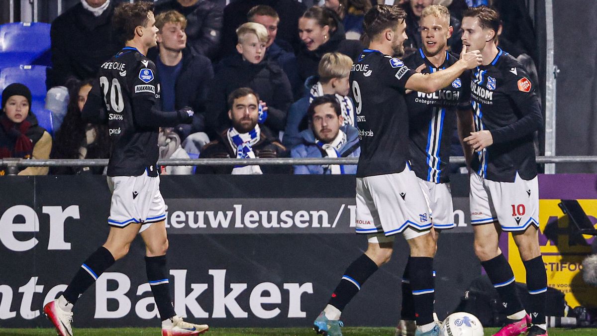 Slordig Heerenveen verliest met 2-1 van PEC Zwolle | Lees hier de wedstrijd terug