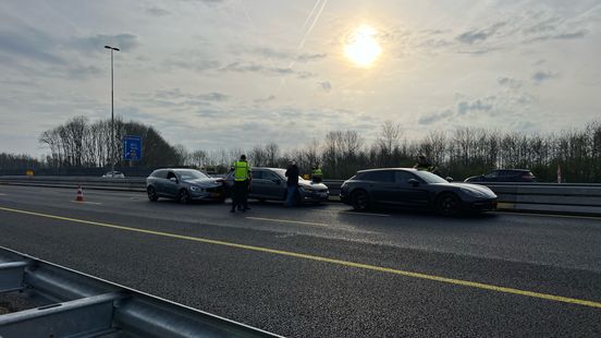 A1 bij Deventer richting Apeldoorn dicht na ongeluk.