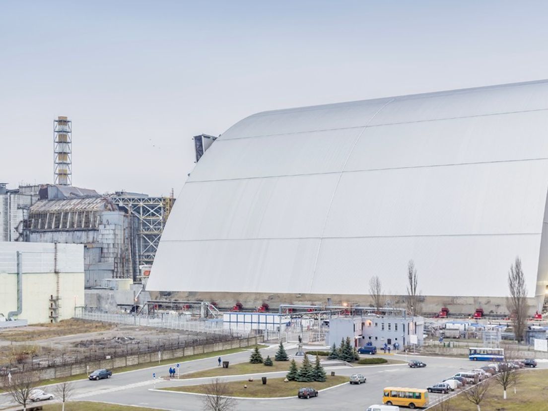 Sarcofaag voor de kerncentrale (Foto Mammoet)