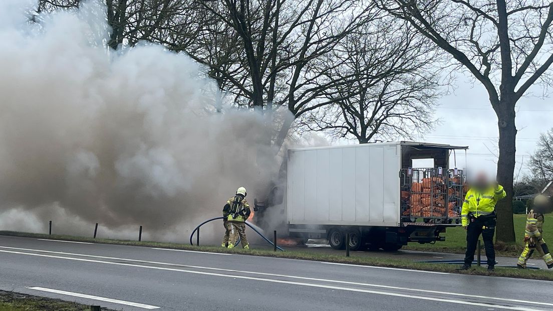 Bus van PostNL uitgebrand