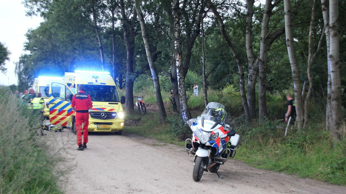 Motorcrosser met traumaheli naar ziekenhuis gebracht