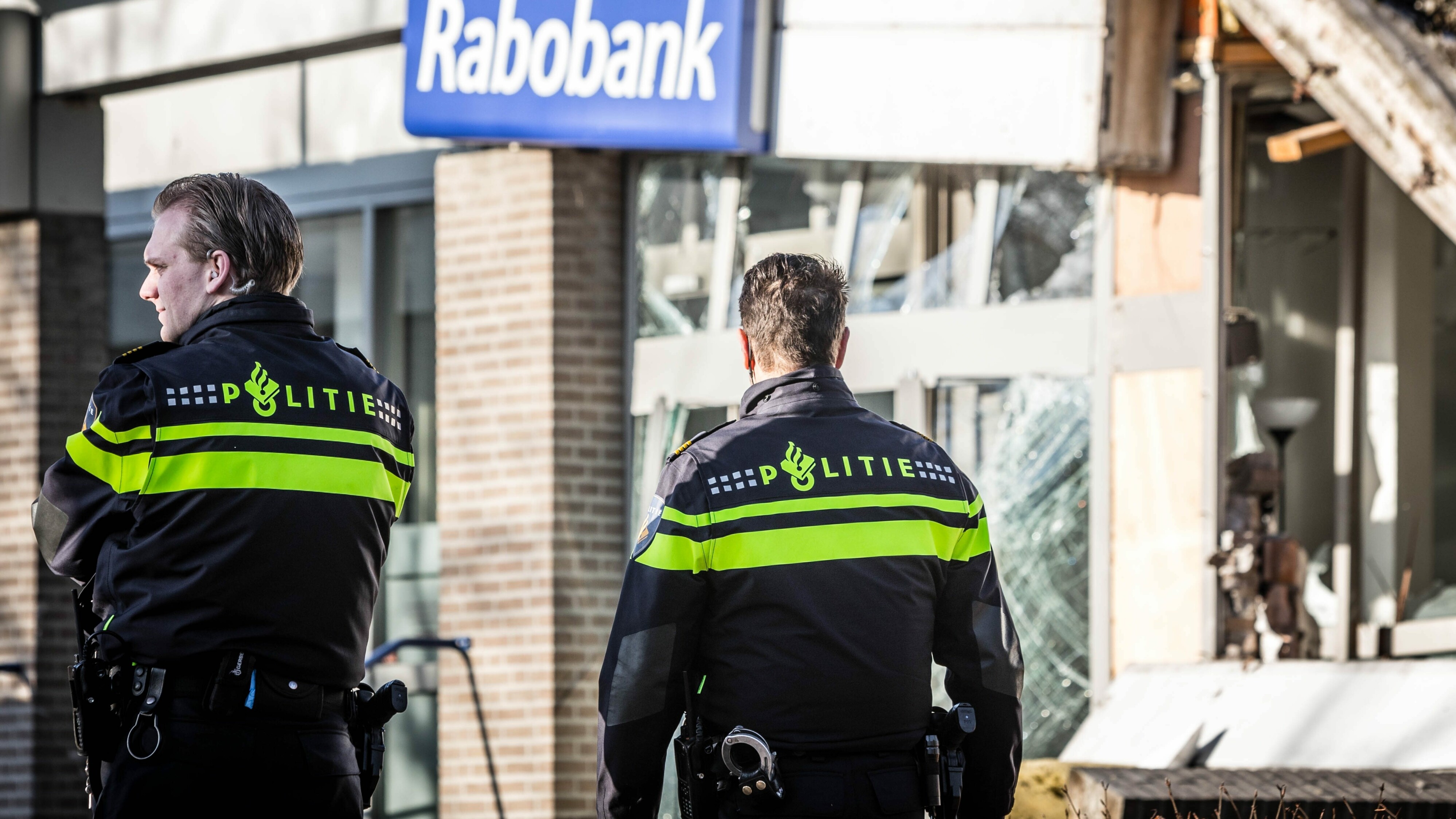 112-nijs 19 april: Plysje oer helpdeskfraude: "Der sit in grut tonielstik omhinne"